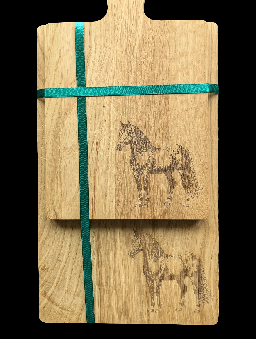 Horse Oak Chopping Board Set - Close Up