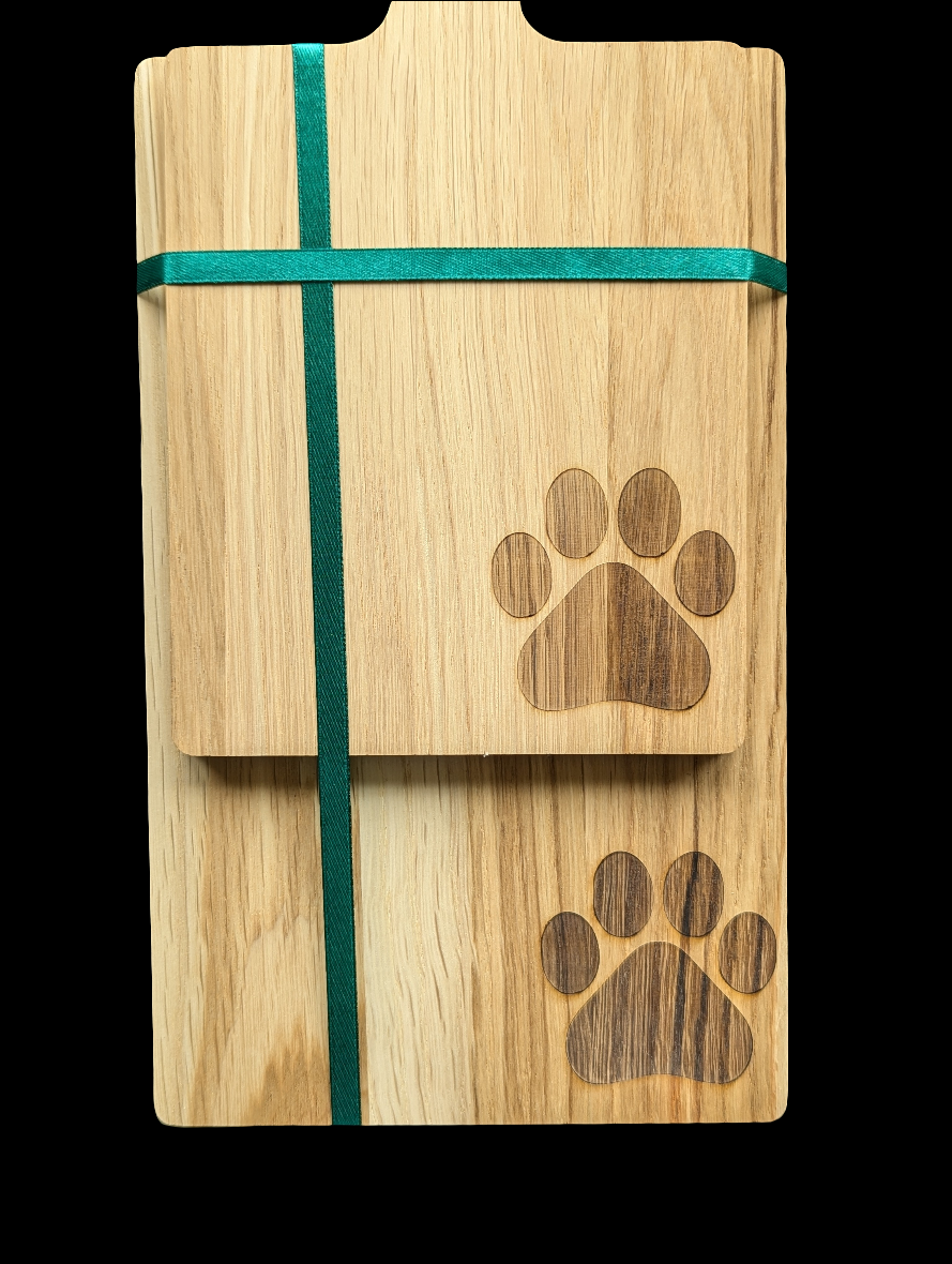 Paw Print Oak Chopping Board Set - Close Up 