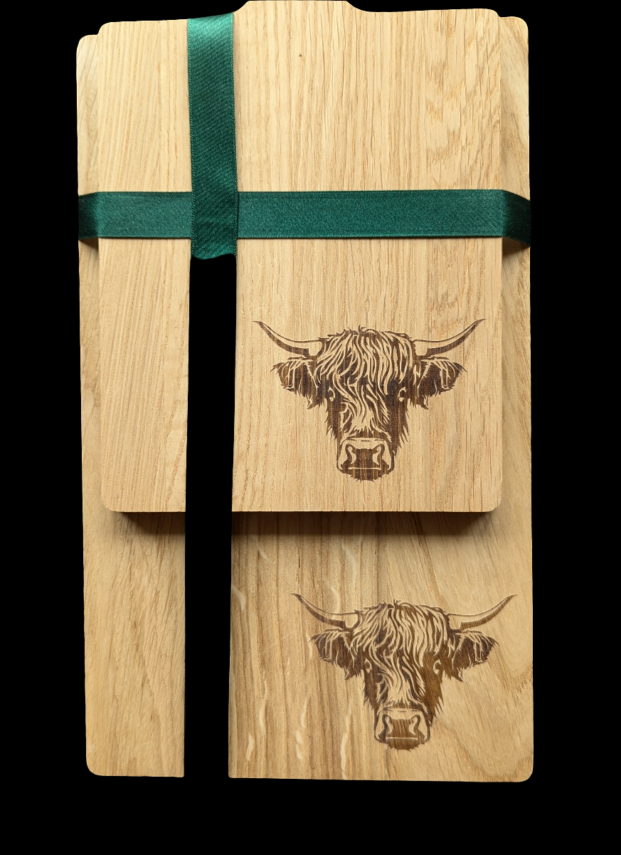 Highland Cow Oak Chopping Board Set - Close up