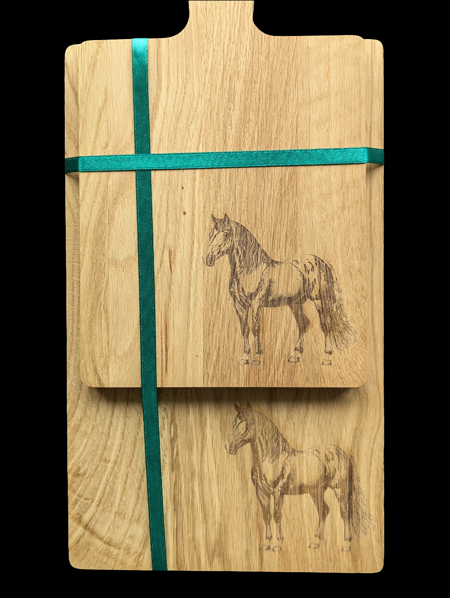 Horse Oak Chopping Board Set - Close Up 