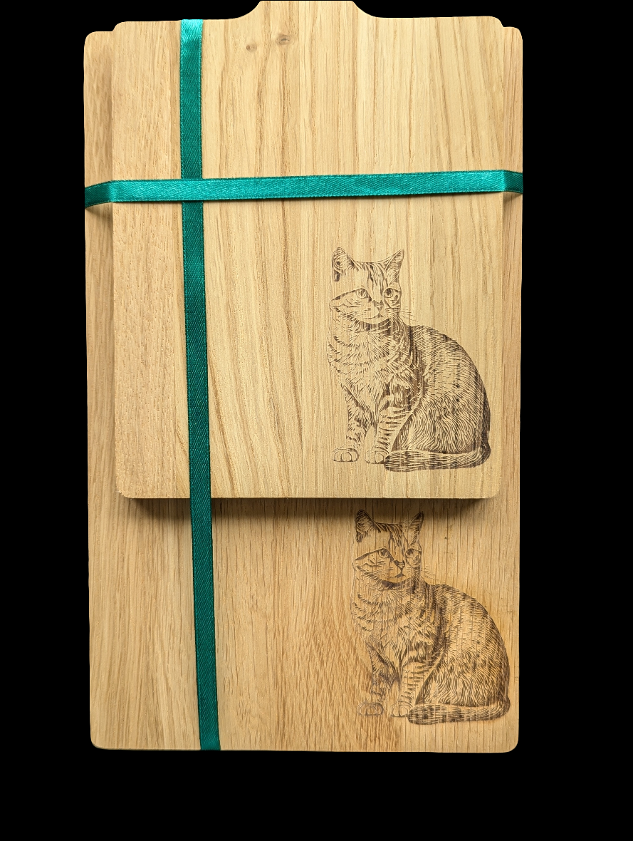 Cat Oak Chopping Board Set- Close Up 